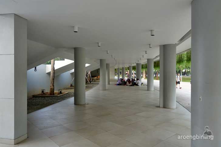 monumen pembebasan irian barat