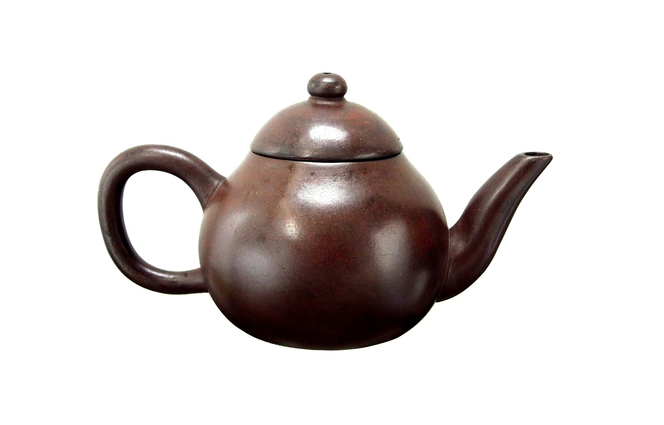 PATINA CINA PERANAKAN MENG CHEN POLISHED YIXING TEAPOT 清孟臣款紫泥磨光梨型壶