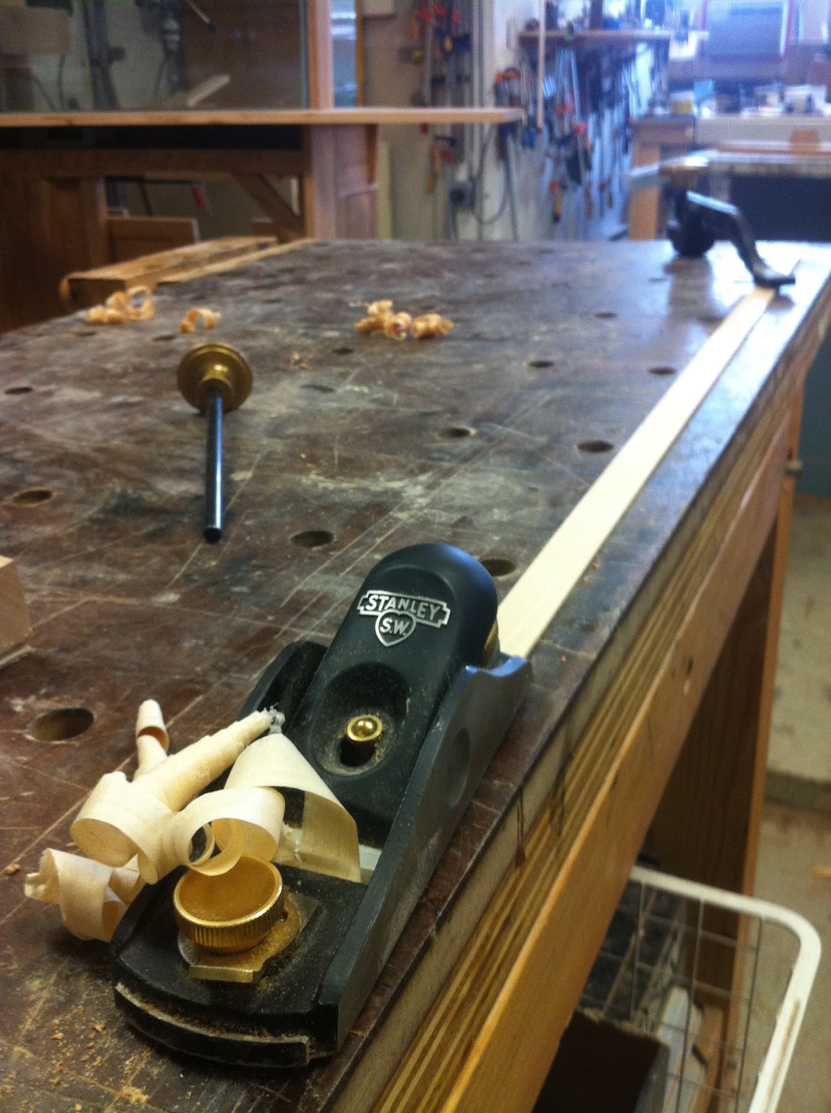 IDVW Design How to sharpen chisels and planes with sand paper