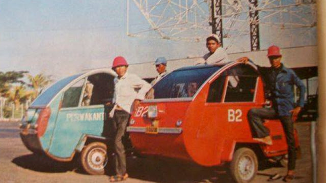 Helicak di depan Stadion Persija, Menteng 1981.