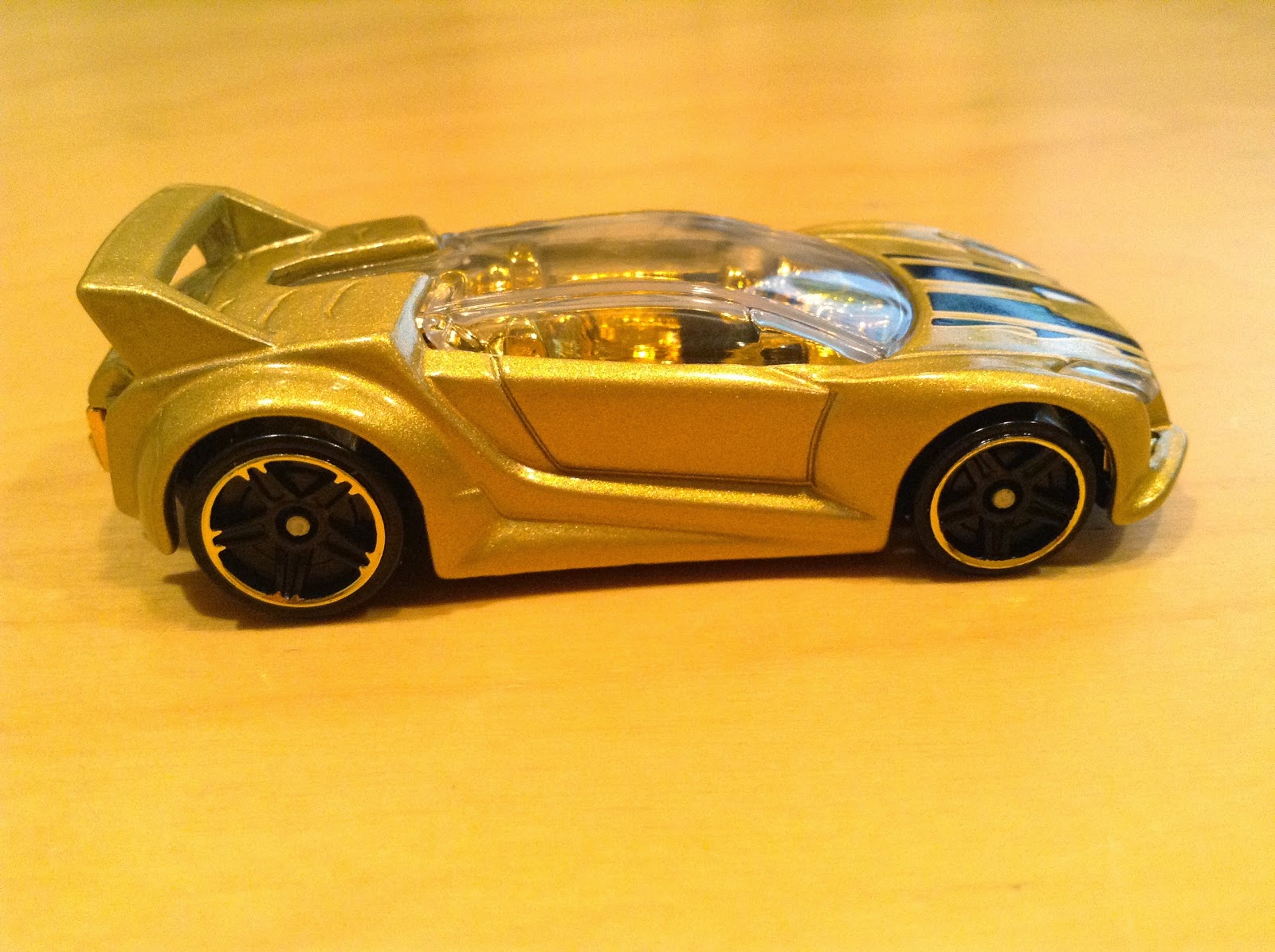 JULIAN'S HOT WHEELS BLOG 2014 International MailIn Exclusive Gold