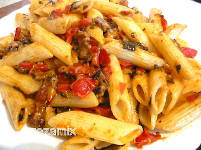 Pasta with mushrooms (brown trumpets)