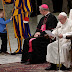 UN NIÑO MUDO REVOLUCIONA UNA AUDIENCIA DEL PAPA FRANCISCO EN EL VATICANO 