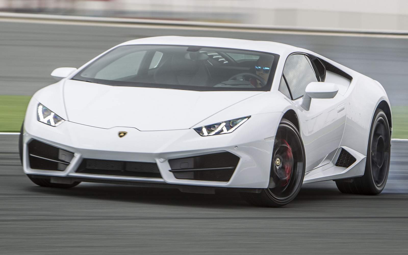 Huracán LP5802 chega ao Brasil este ano
