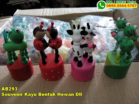 Toko Souvenir Kayu Bentuk Hewan Dll