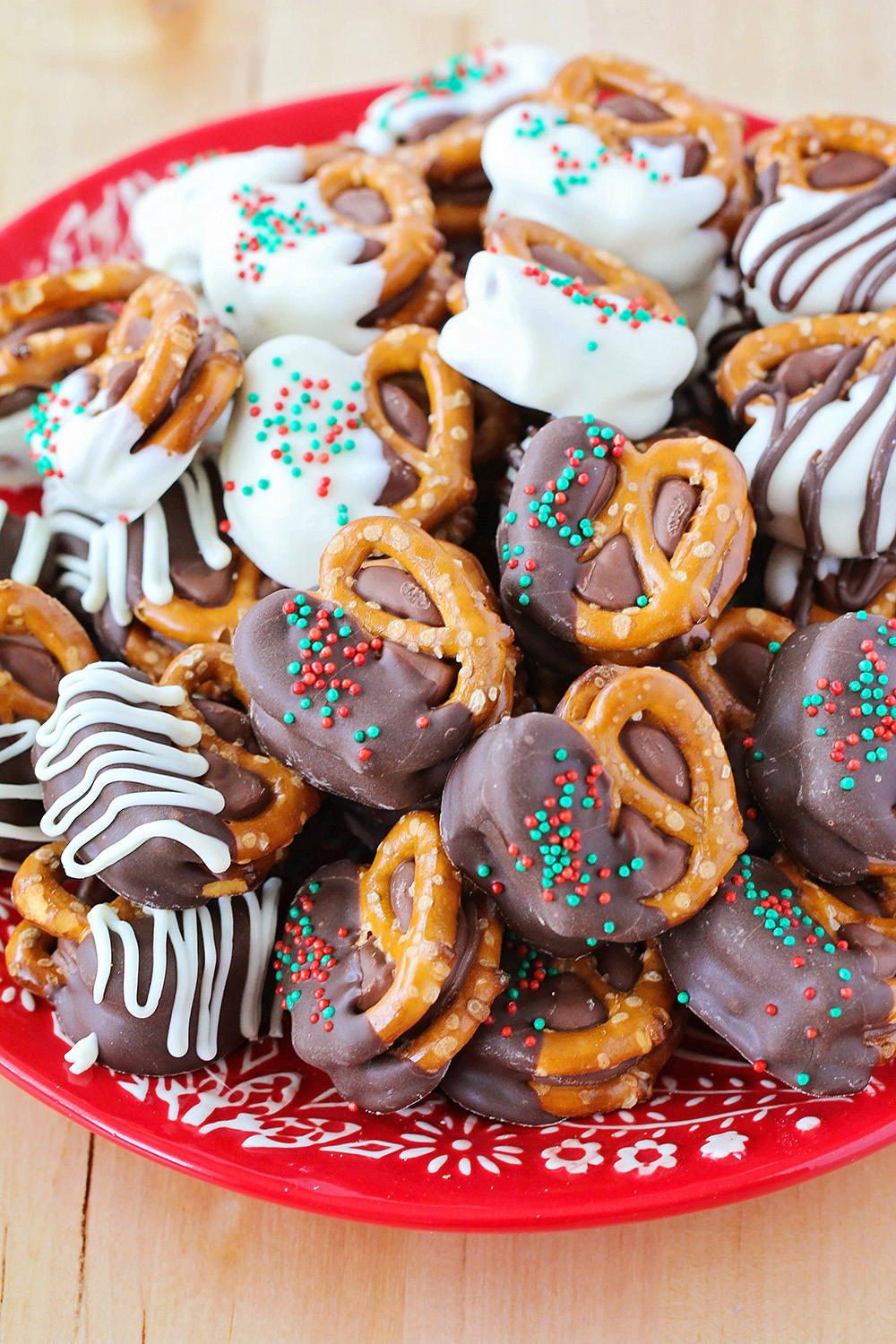 These Rolo pretzel sandwiches are so easy to make and so delicious too! Perfect for holiday snacking or gifting!