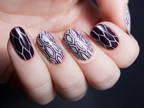 Plum honeycomb nail art by @chalkboardnails