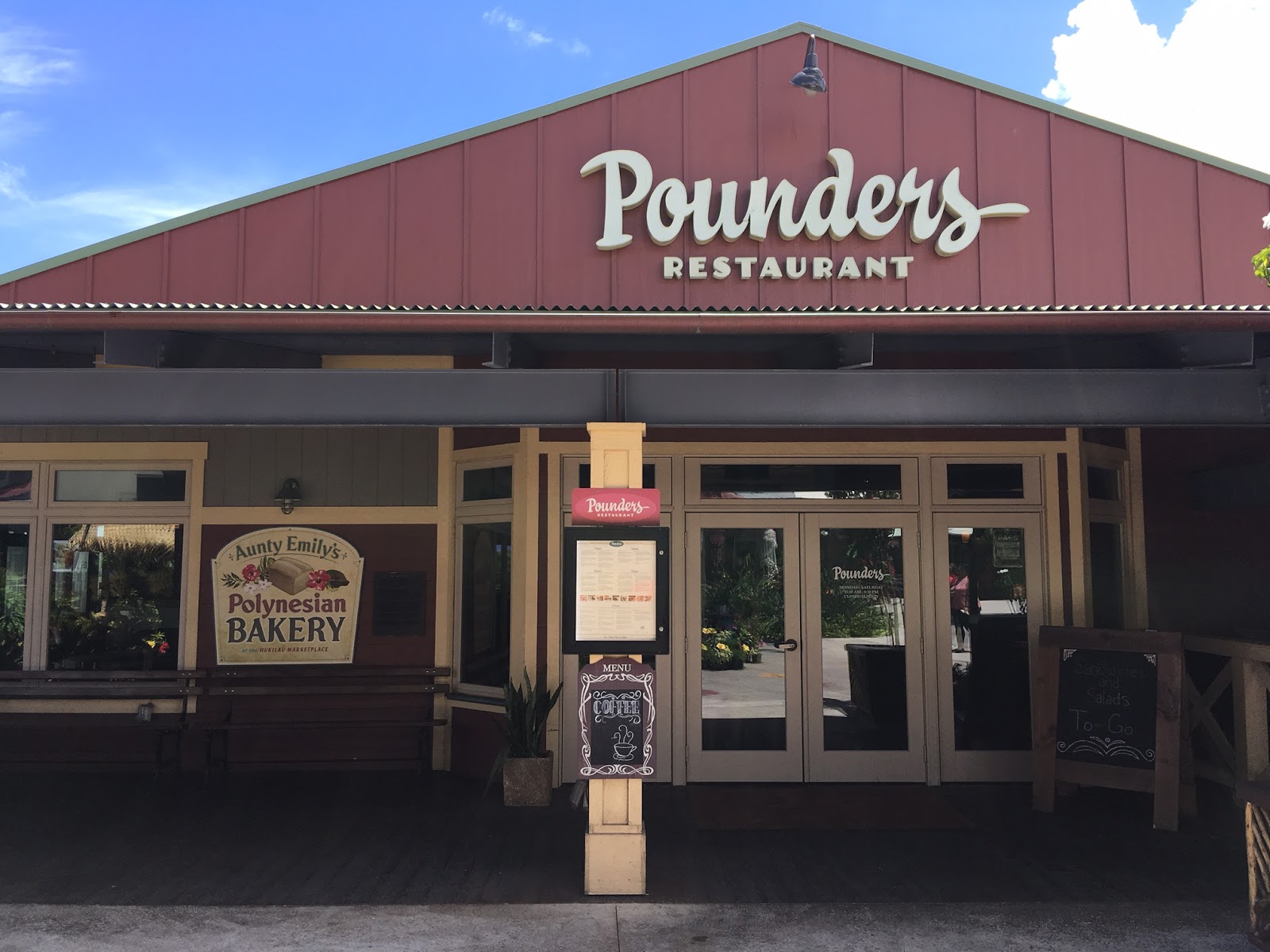 Hawaii Mom Blog Lunch at Pounders Restaurant