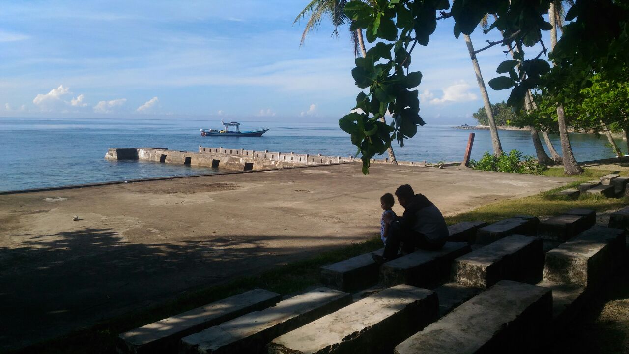 Rumah Ketjil Main Air Di Pantai Namalatu Ambon
