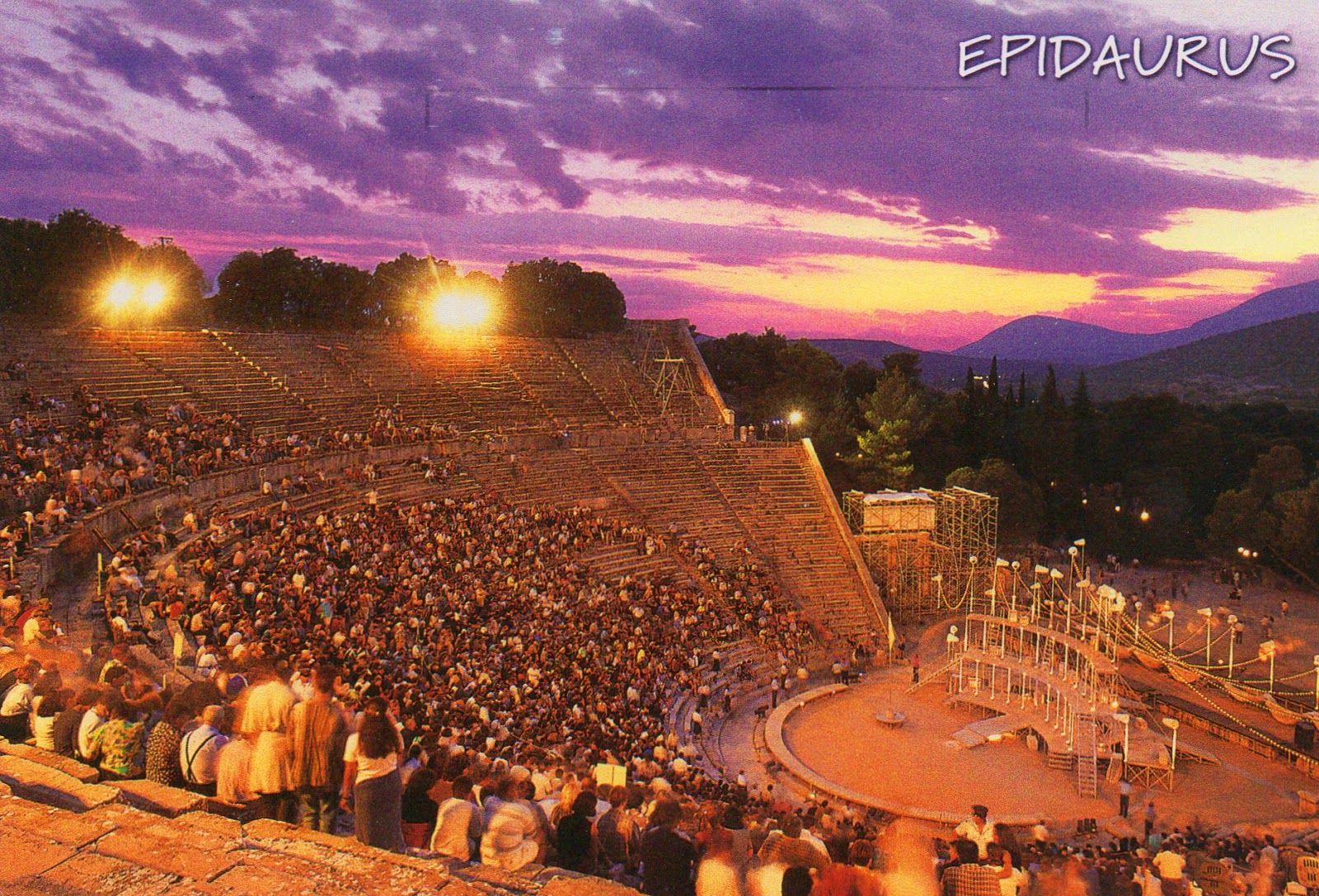 Театр в древней греции представления. Римский амфитеатр пловдив. Римский театр в древнем риме. Греческое представление. Античный театр греция.