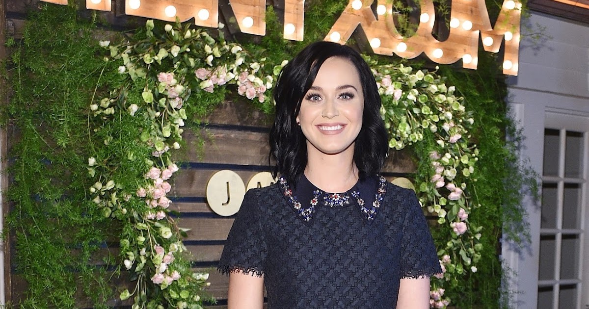 Кэти перри сейчас 2023. Кэти перри с ребенком. Not like the movies кэти перри. Katy perry rise. Кэти перри язык.