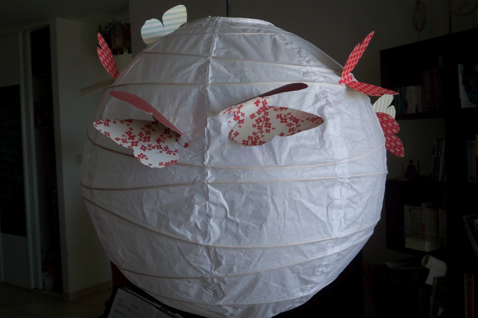 Zetwal KATRER: Un abat-jour boule en papier de riz customisé