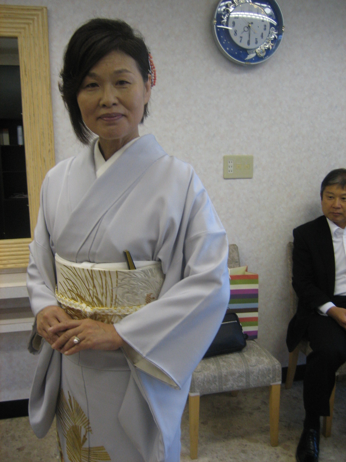 Paphioのつぶやき 着物に合うショートボブ髪飾りもアクセント 色留袖をお召しになりました