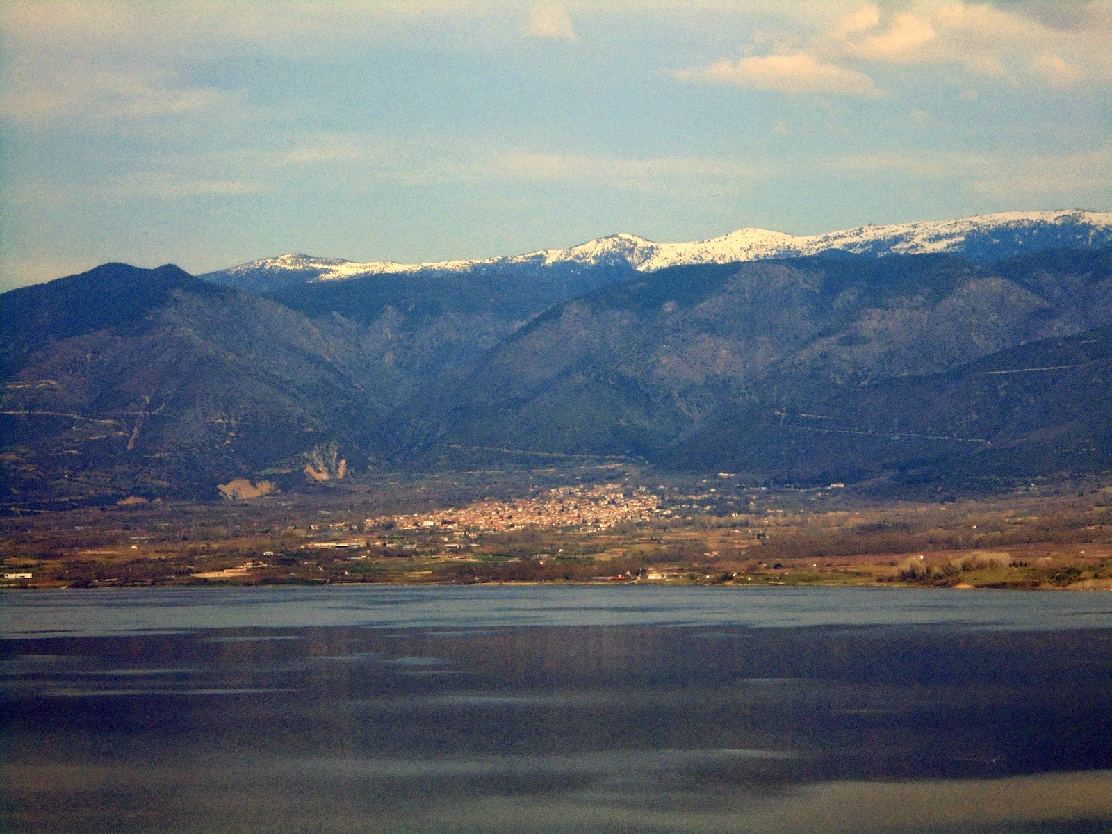 τεχνητή λίμνη Πολυφύτου στο νομό Κοζάνης