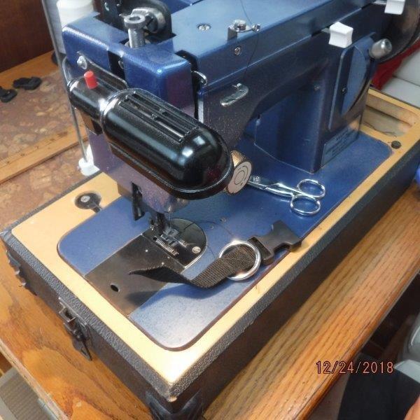 Chip & Debbie Willis on s\v Elegant'sea Honda EU2000i generator