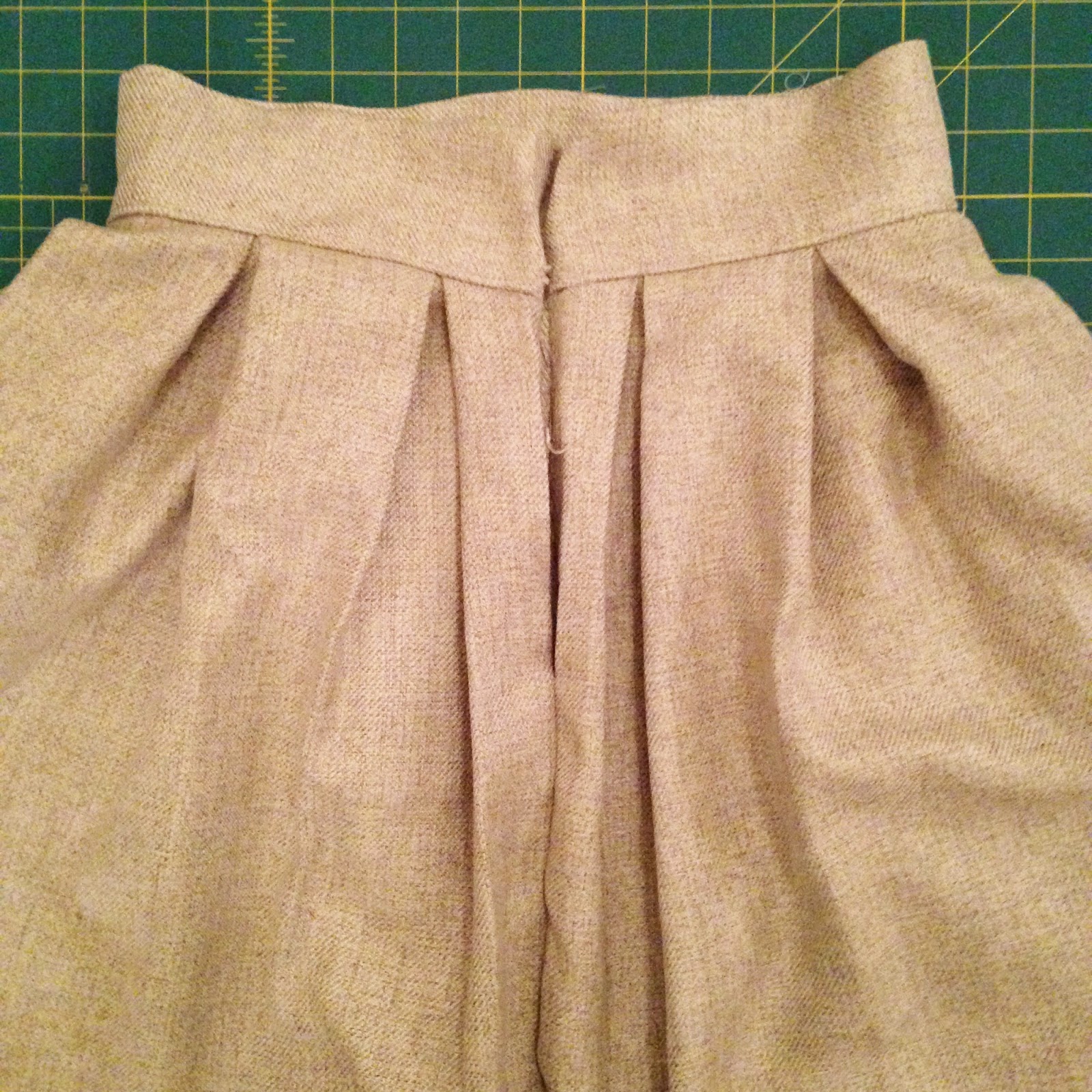 Box pleated skirt GoGo Kim