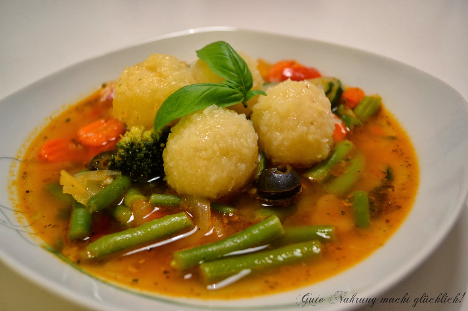 Gute Nahrung macht glücklich : Italienische Gemüsesuppe mit Parmesan ...