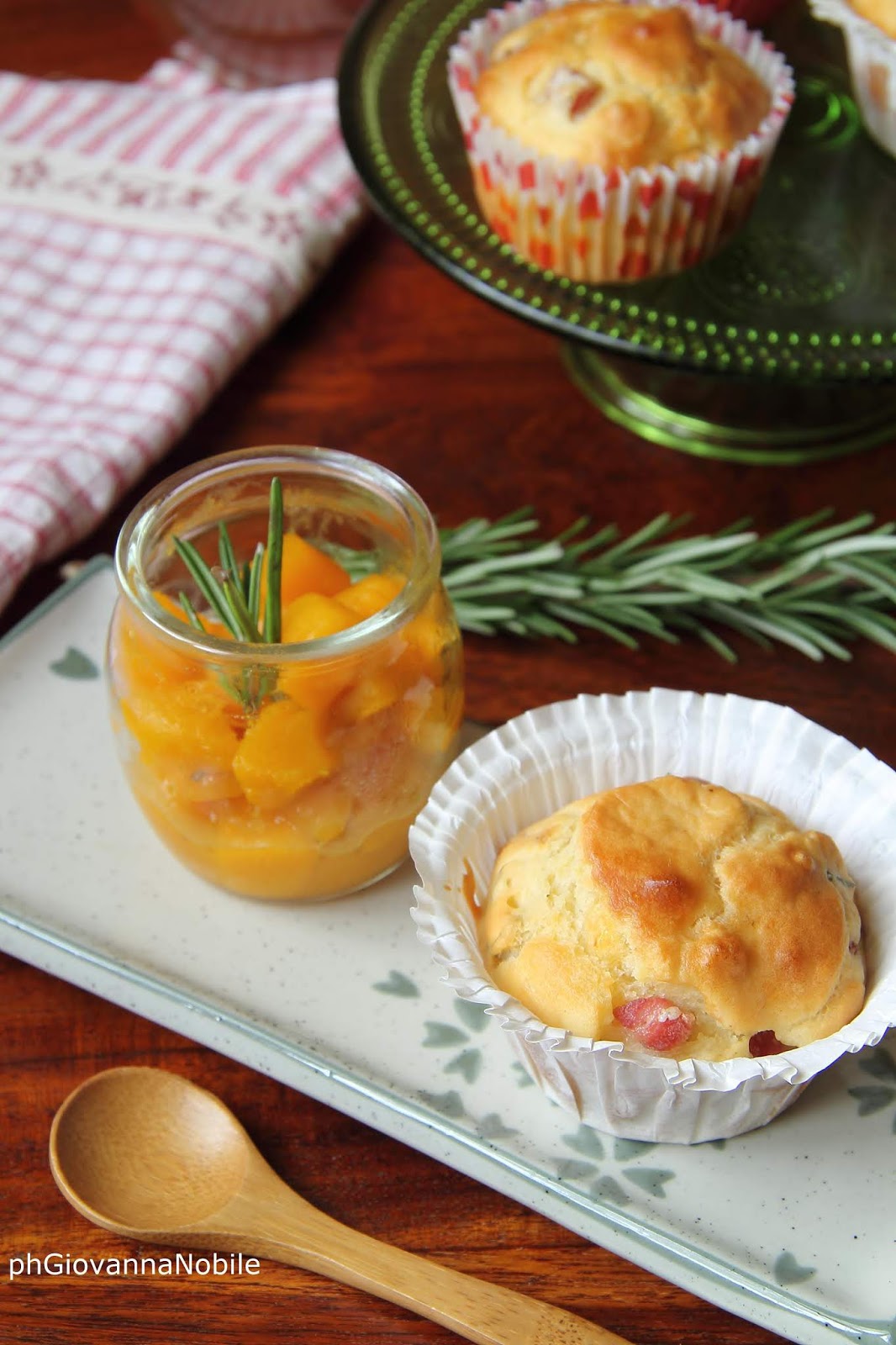 Polpettine di patate e prosciutto cotto su vellutata di zucca alla
