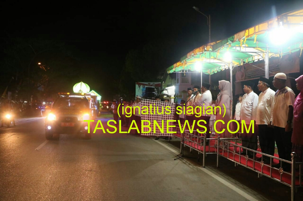Walikota H M Syahrial saat melepas pawai takbiran menyambut Hari Raya Idul Adha 1439 H, Selasa (21/8) malam. Walikota H M Syahrial saat melepas pawai takbiran menyambut Hari Raya Idul Adha 1439 H, Selasa (21/8) malam.