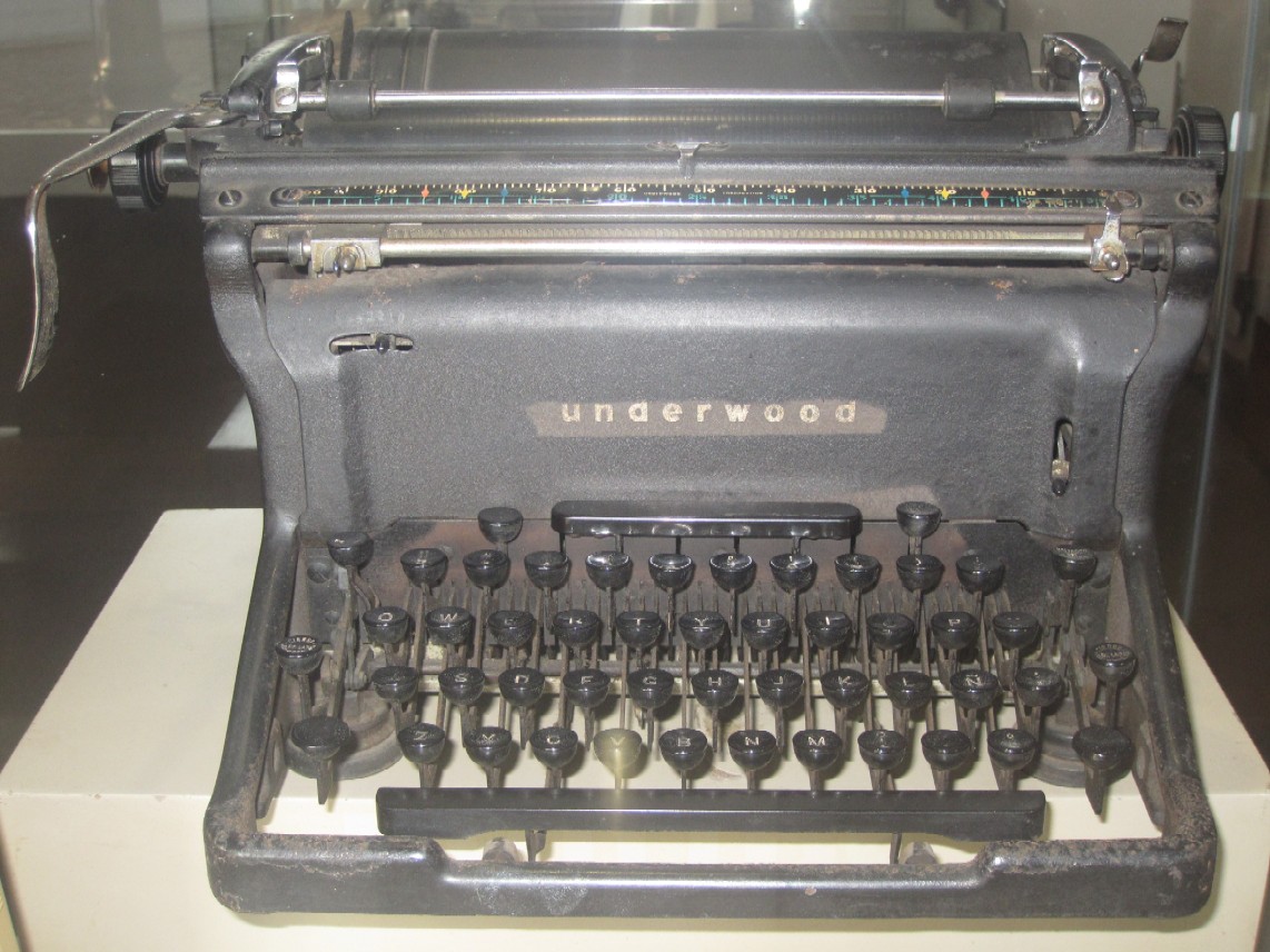 Patrimonio Industrial en el Peru: Cerró la última fábrica de máquinas de  escribir