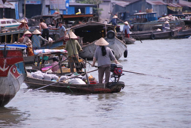 Marché flottant de Phung Hiep, province de Hau Giang
