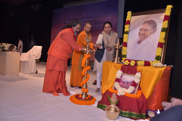 Conduct a surgical ‘demonetization’ strike’ in your inner world for a life of greatness and glory: Swami Amritaswarupananda Puri Conduct a surgical ‘demonetization’ strike’ in your inner world for a life of greatness and glory: Swami Amritaswarupananda Puri