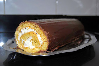 Brazo de gitano de nata y chocolate.