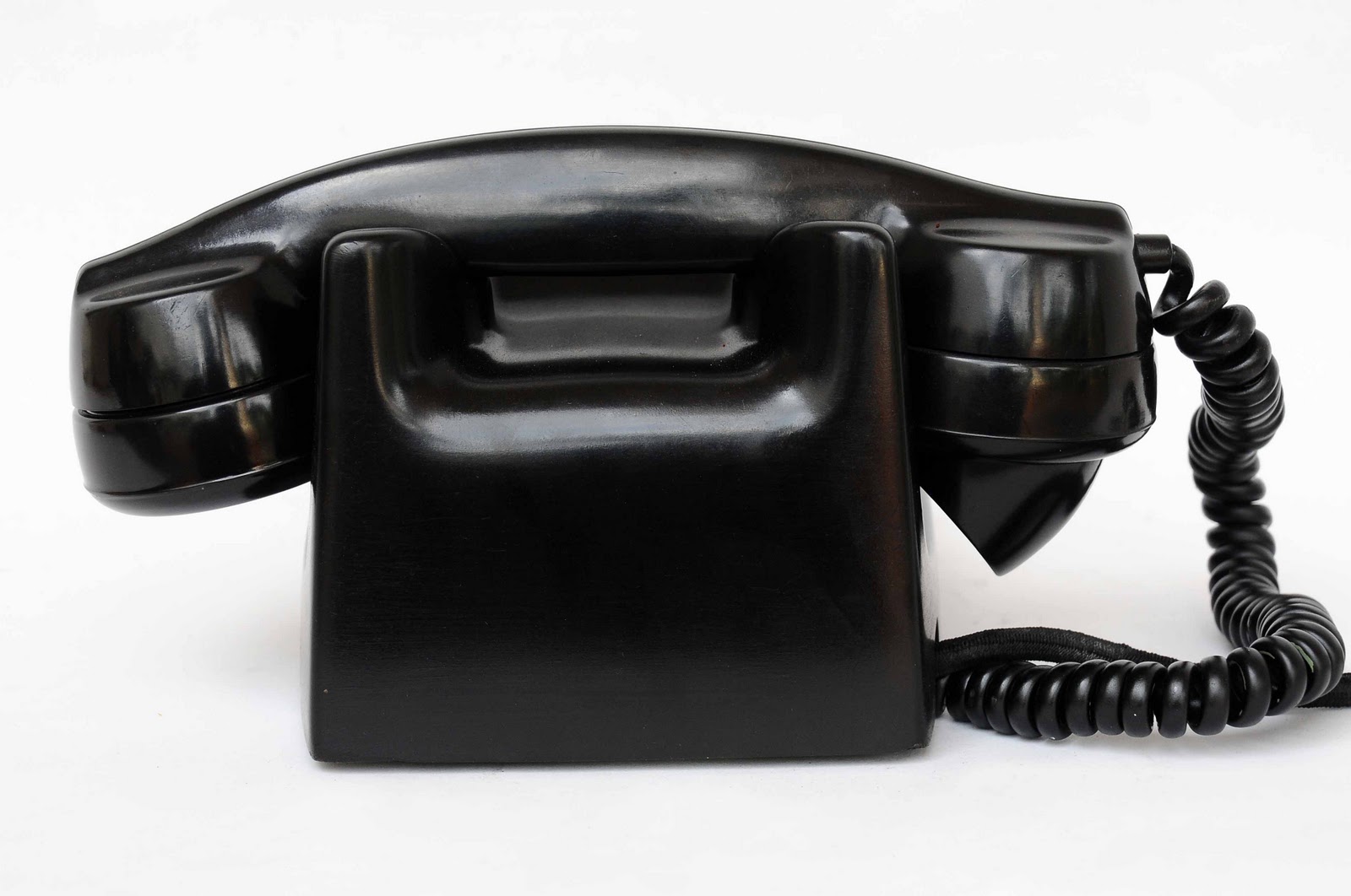 Мелодия телефона реалми. Ericsson телефон стационарный 1983. 90s telephone Ericsson. Ини телефон. Полевой телефон Эриксон лм.