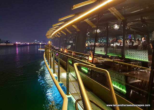 Bateaux Dubai dinner cruise