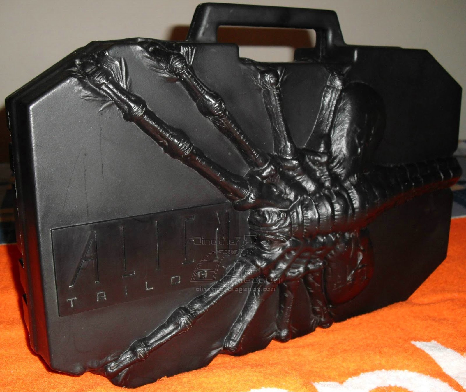 Oinotna7's dvd collection Alien Trilogy Limited Facehugger Case VHS UK