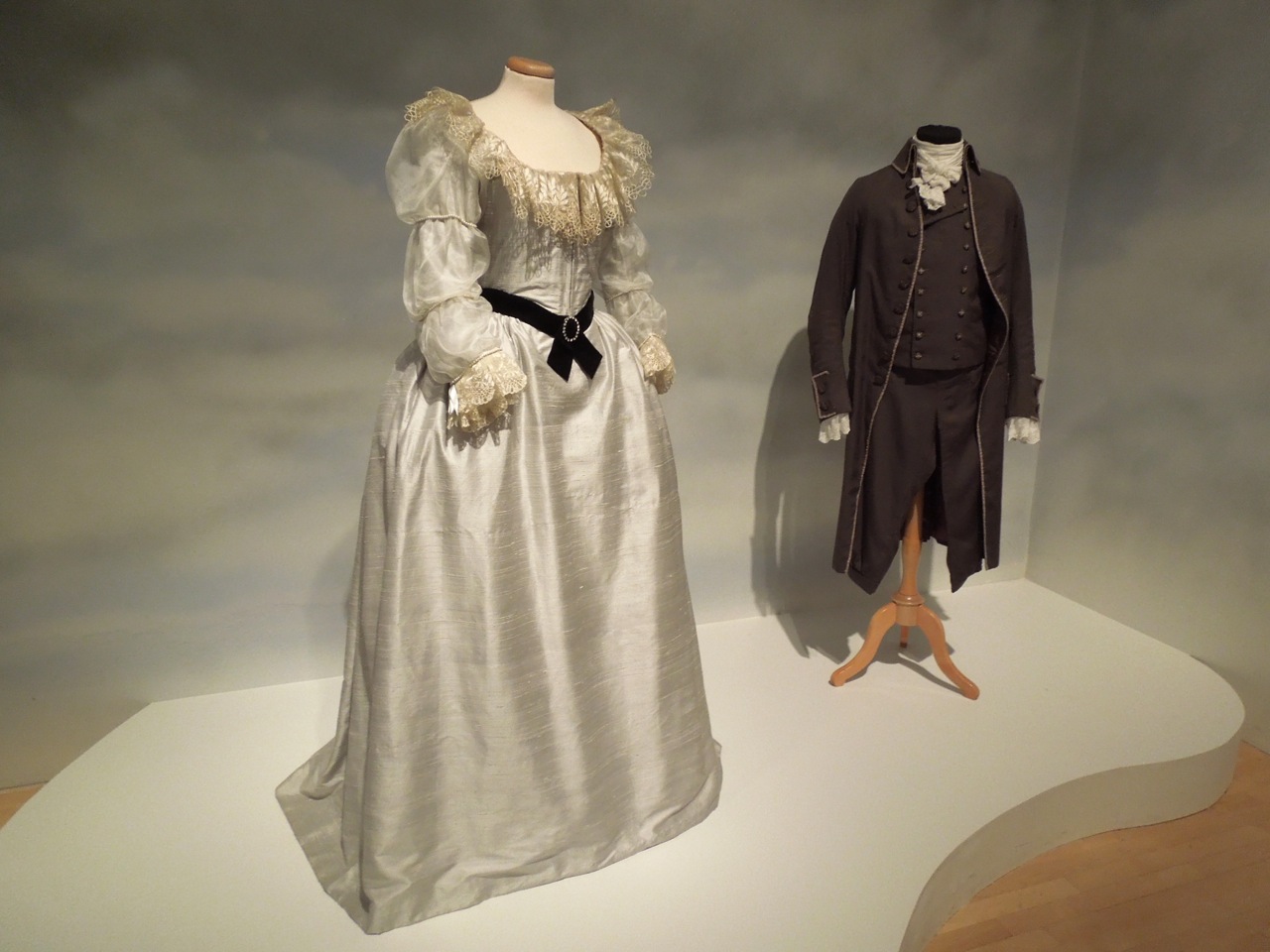 Hollywood Movie Costumes and Props Oscarwinning costumes from Barry