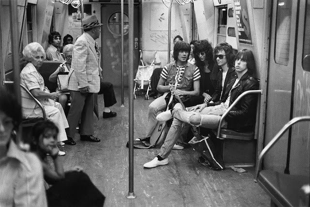 60 Rare And Stunning Black And White Photographs Of 1970s Rock Stars Taken By Bob Gruen