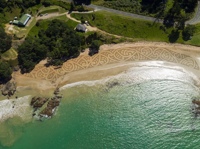 melukis-di-pantai-hasilnya-keren melukis-di-pantai-hasilnya-keren