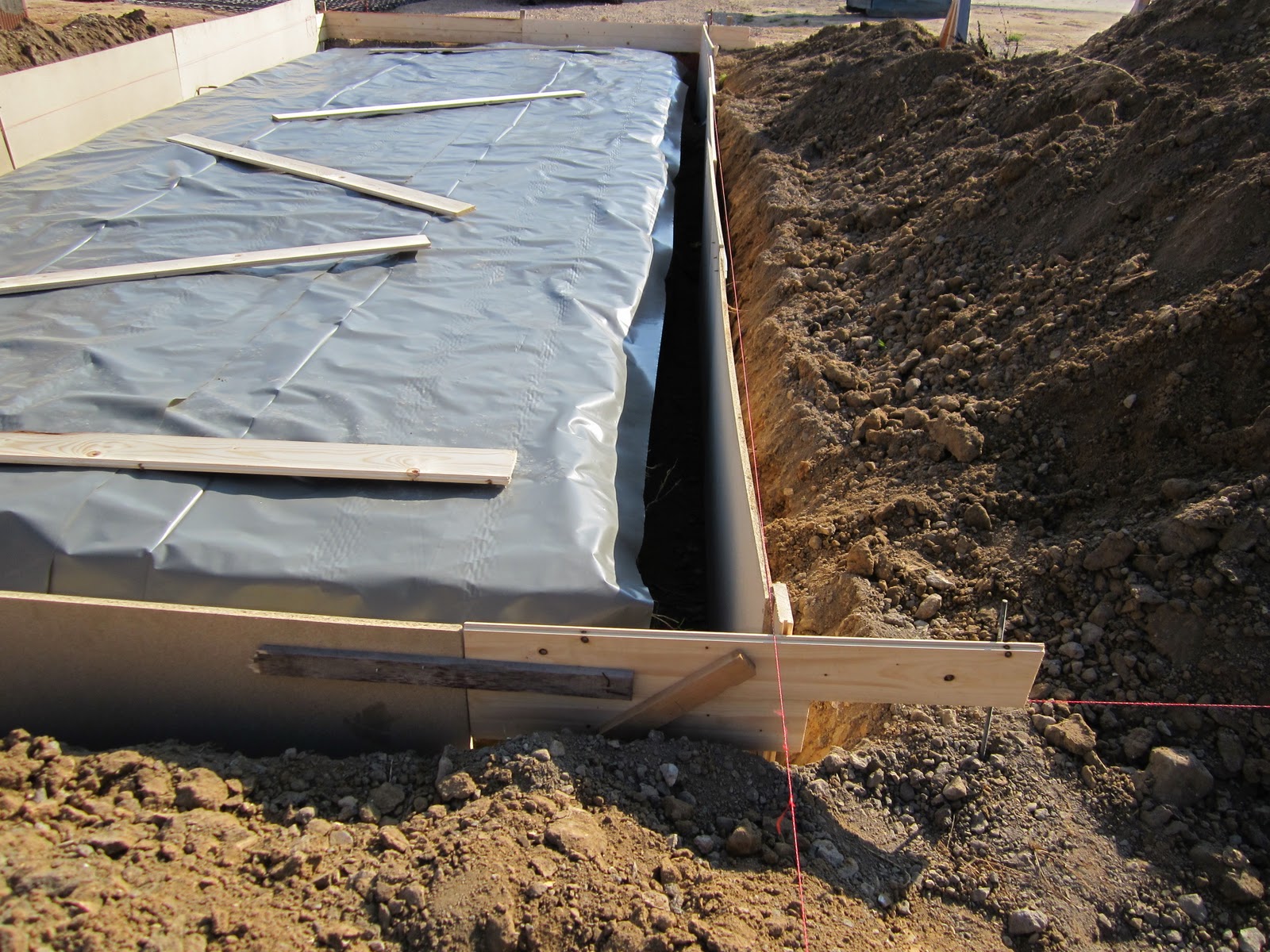 Unser Hausbau: Garage in Eigenleistung: Fundament/Bodenplatte-Tag 2