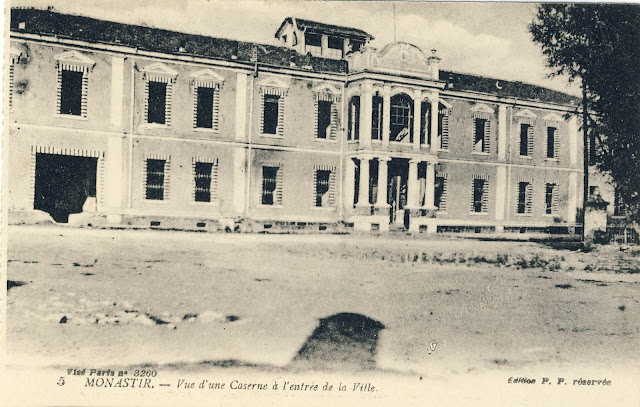 Craft and art school in 1917, abandoned and without windows