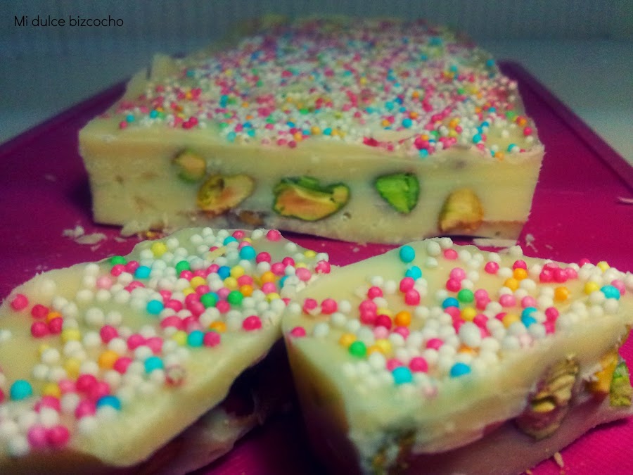 turrón de chocolate blanco con pistachos