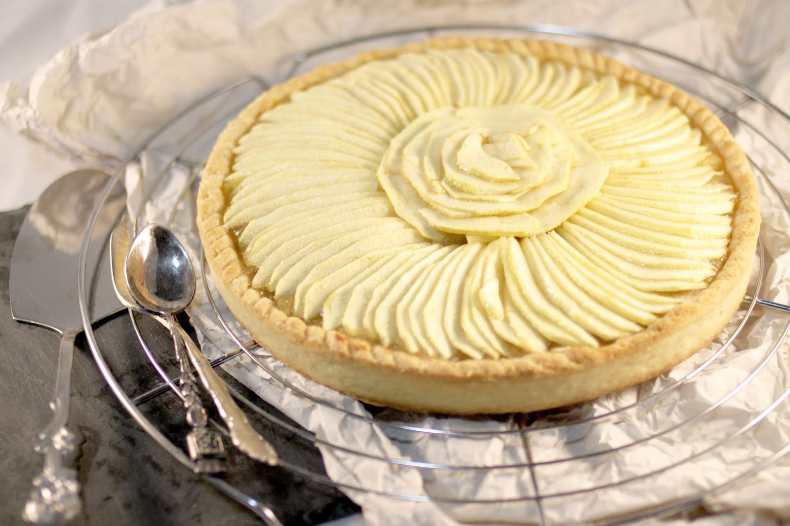 Chloé Délice Tarte aux pommes { compote à la vanille } Chloé Délice Tarte aux pommes { compote à la vanille }