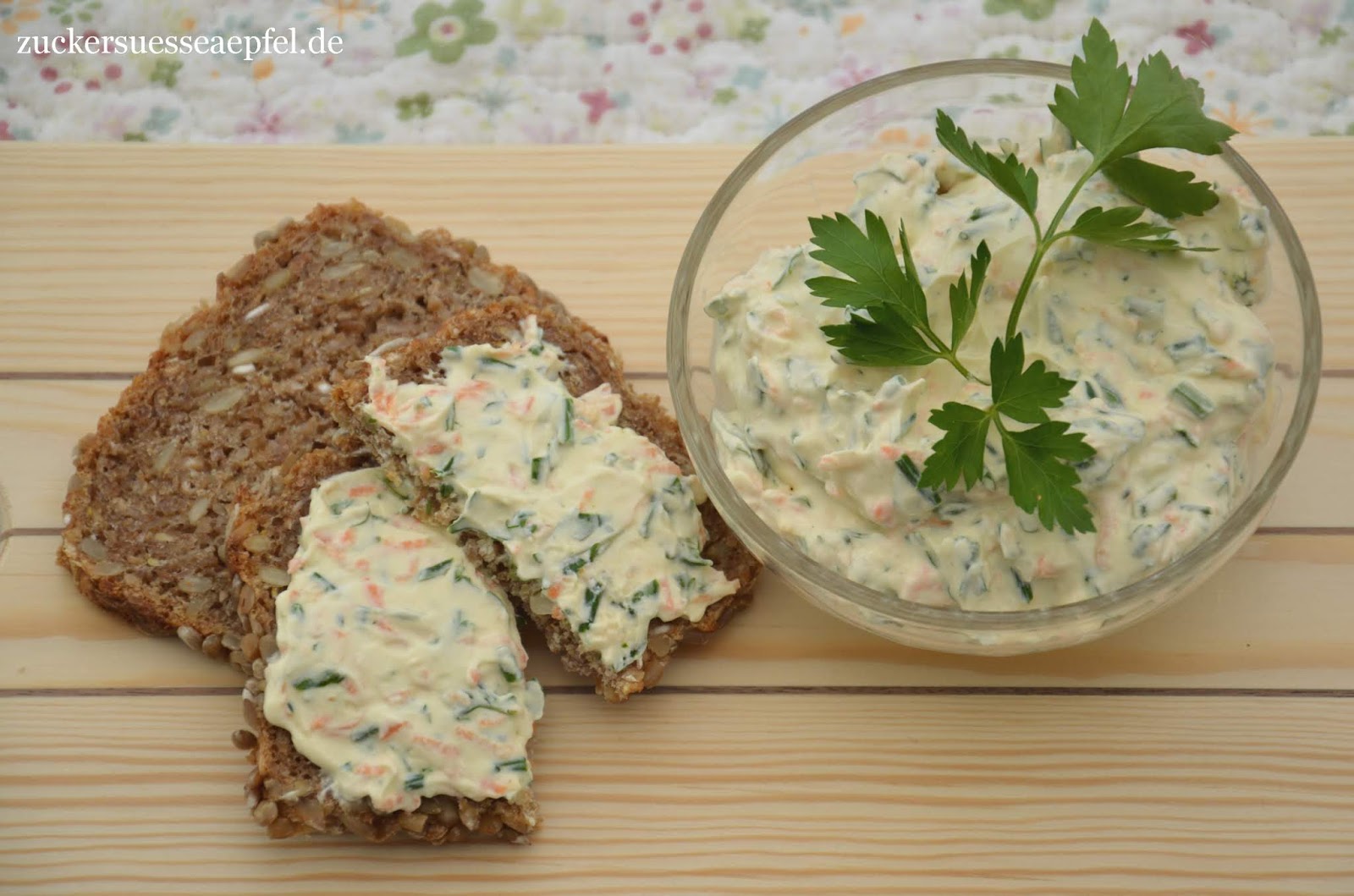 Einen leckeren Kräuterfrischkäse als Brotaufstrich selbst machen | ♥ ... Einen leckeren Kräuterfrischkäse als Brotaufstrich selbst machen | ♥ ...