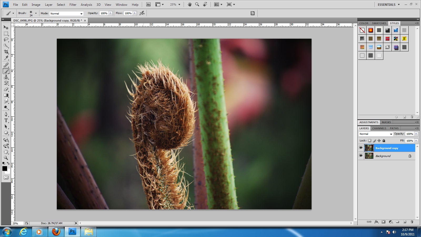 Как в фотошопе уменьшить картинку наложенную на фон