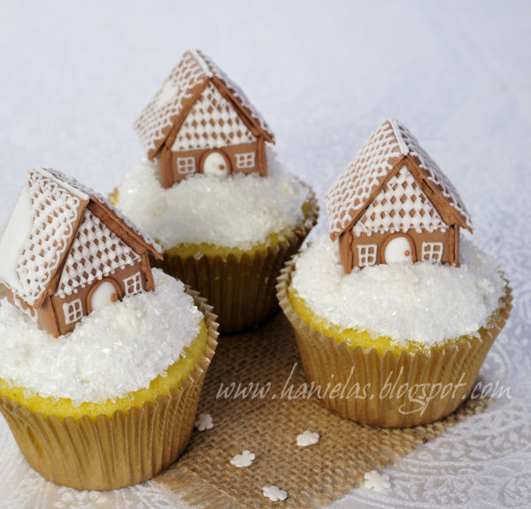 Haniela's Gingerbread House Cupcakes Tutorial