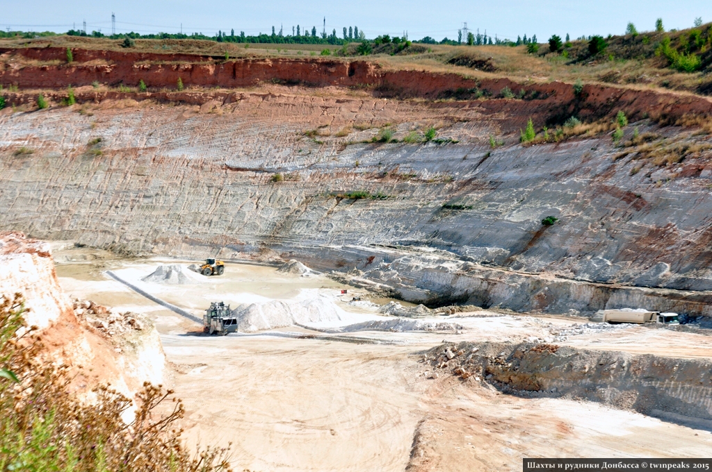 откосинский меловой карьер. арчединский карьер известкового камня. добыча цемента. завод кнауф гипс баскунчак. залежи гипса.