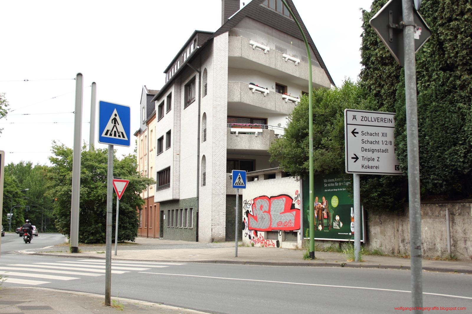 graffitigraffito an einem elektrohaus in essenkaternberg
