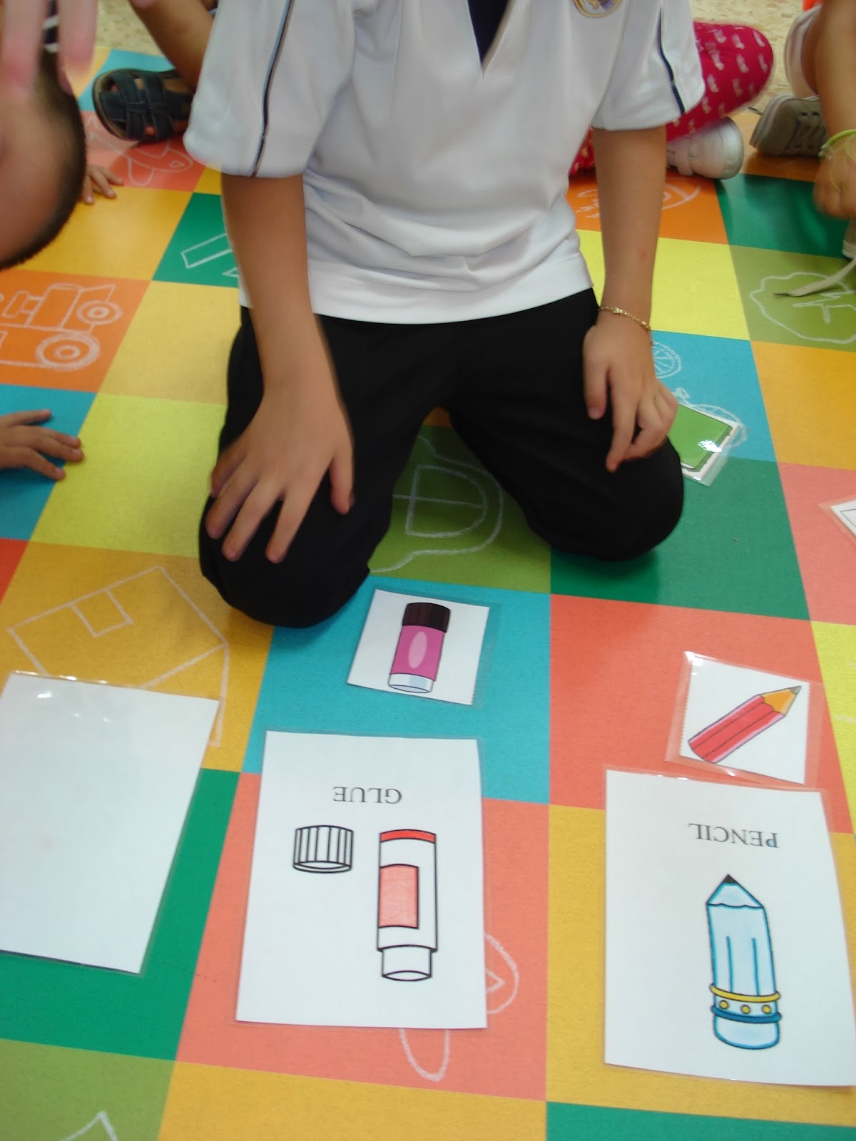 El Blog de Espe Ideas de juegos con las flashcards para formar parejas.