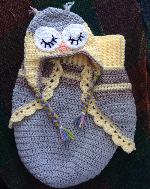 3 Button Baby Owl Cocoon & Hat - Free Pattern 