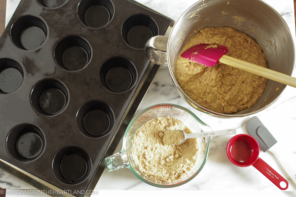 Learn how to make apple cinnamon streusel breakfast muffins from scratch.