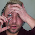This Makeup Artist Shows A Simple Way To Put Eyeliner On Perfectly Every Single Time