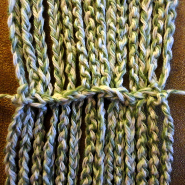 Delia's Crochet: Easy Loopy Chain Scarf