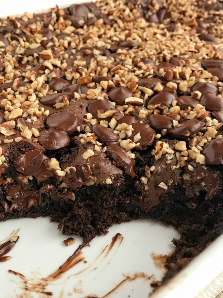 {caramel & chocolate} Turtle Dump Cake CUCINA DELICIOUS