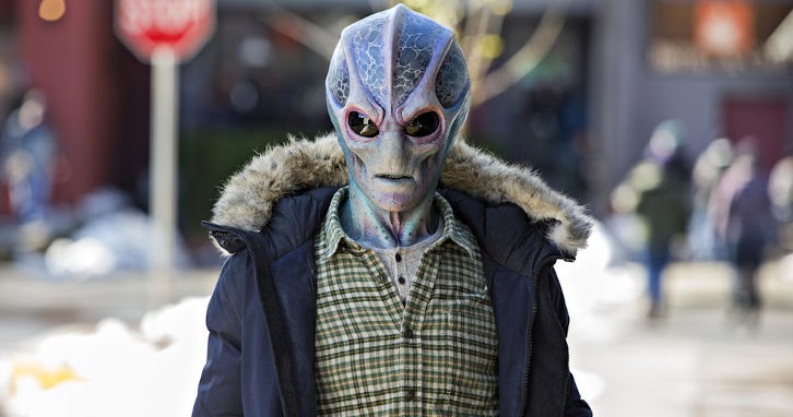 Resident Alien - Episode 1.01 - Pilot - Promo, Sneak Peek + Promotional Photos