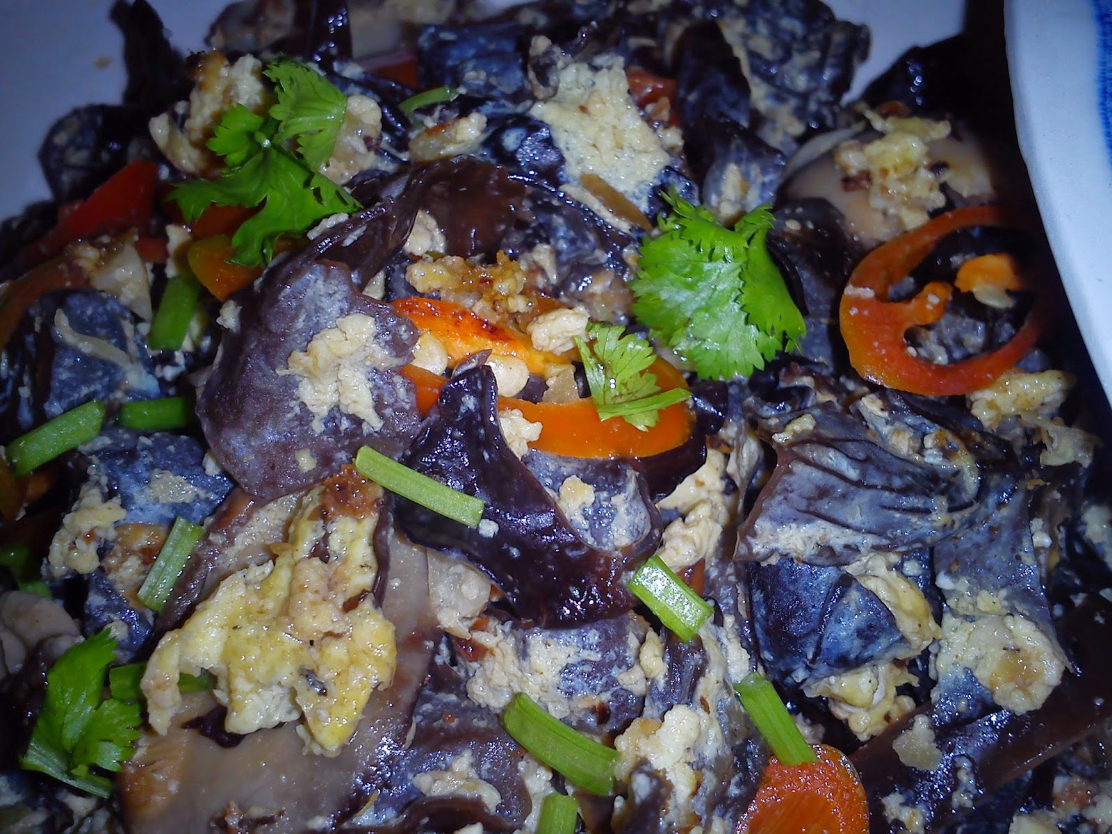 Cooking Pleasure Stir Fry Cloud Ear Fungus with Egg